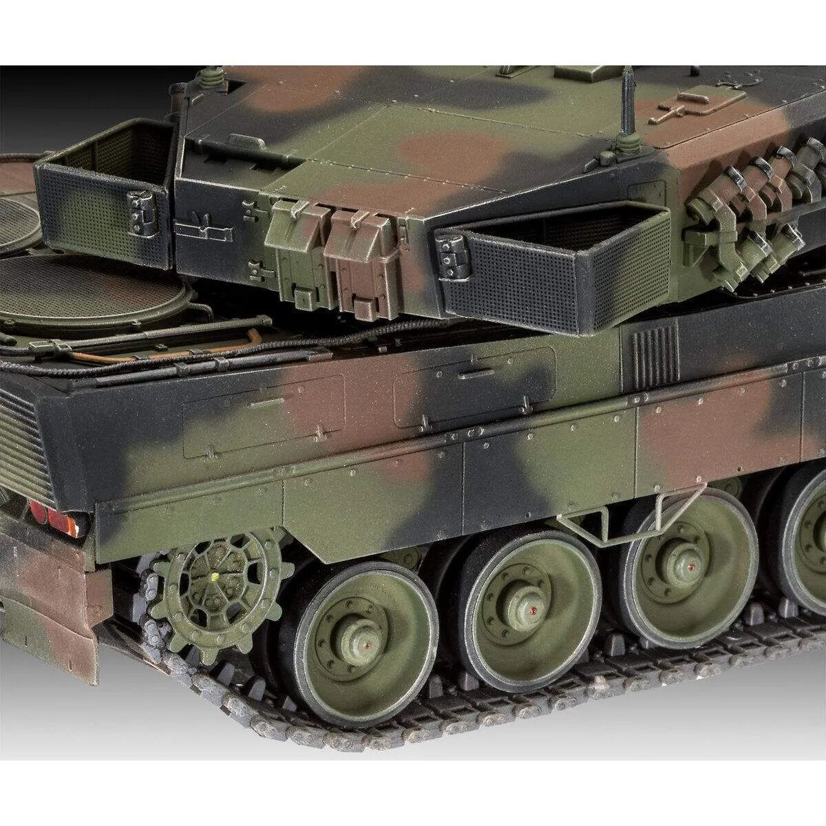 revell-leopard-2a6a6nl-135-D9F028486.jpg