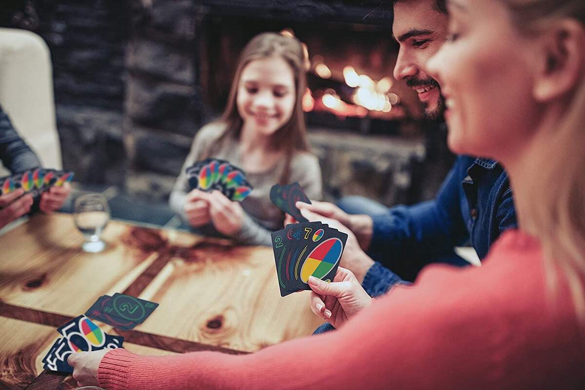 Mattel Games UNO Premium, 50 Jahre UNO Jubiläumsedition (mit Münze)