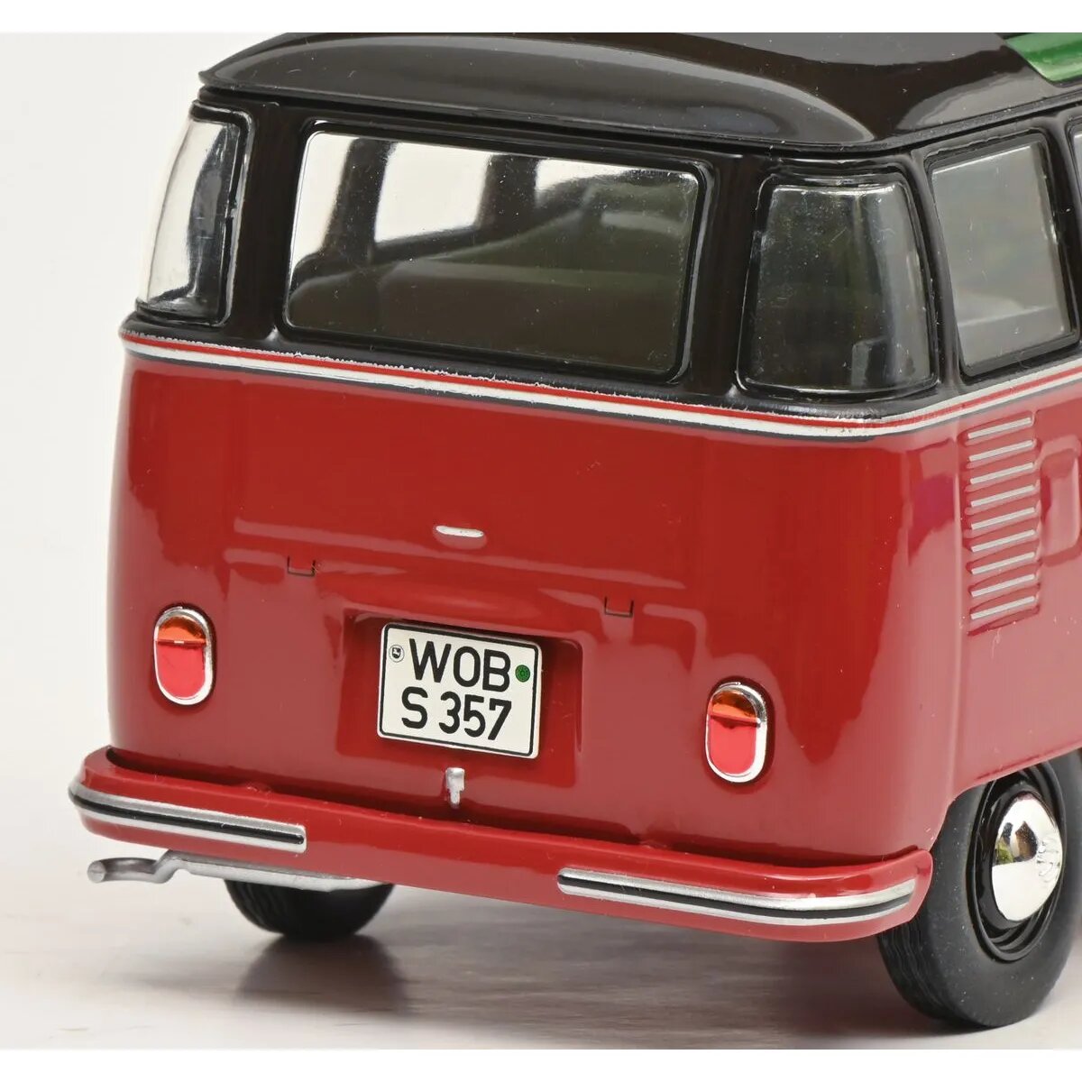Schuco VW T1b Samba schwarzbr. 1:32