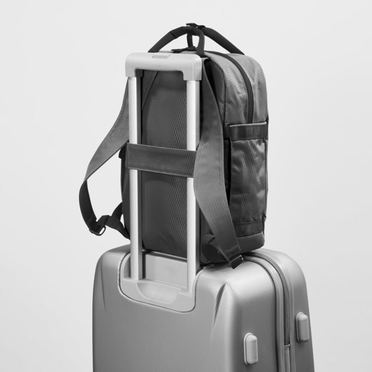 eoto-rucksack-small16-grau-F0AC476F7.jpg