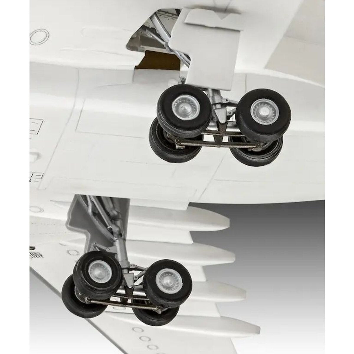revell-airbus-a330-300--ADC3F84B5.jpg