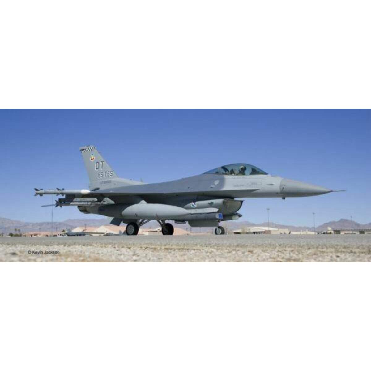 revell-f-16c-usaf-C7C689E61.jpg
