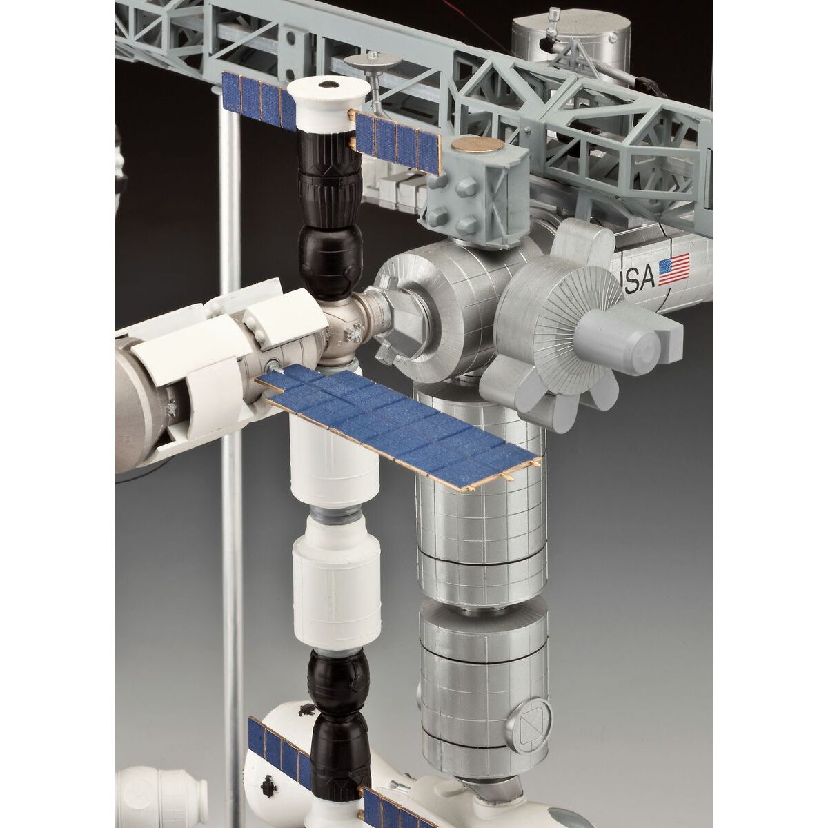 revell-geschenkset-25th-anniversary-iss-B6D45C862.jpg