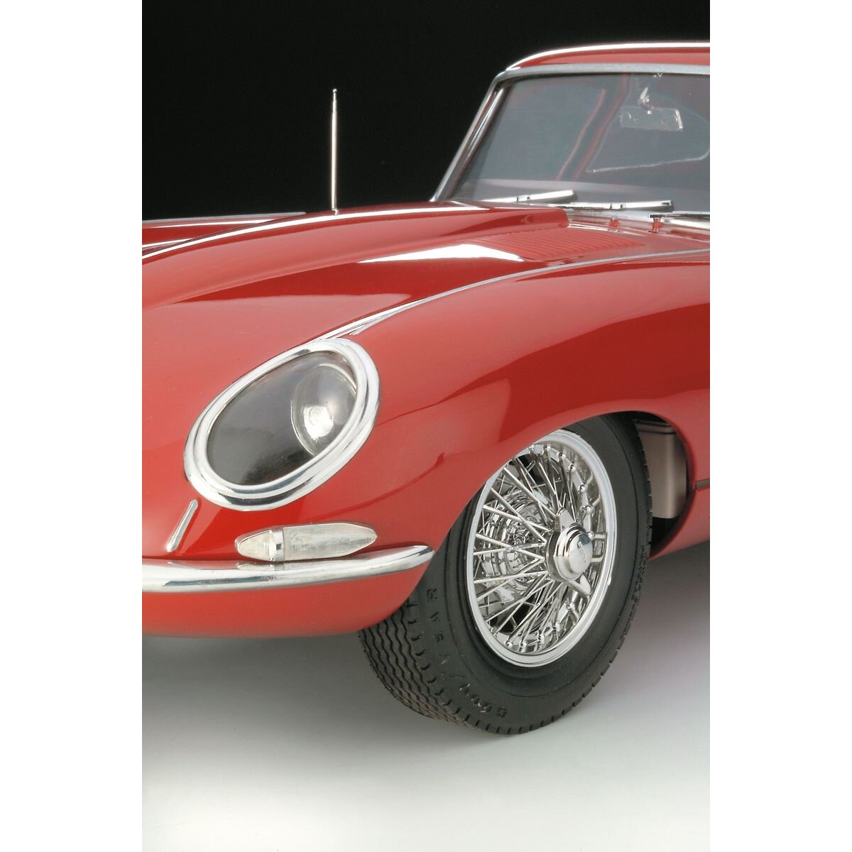 revell-jaguar-e-type--48C1BB513.jpg
