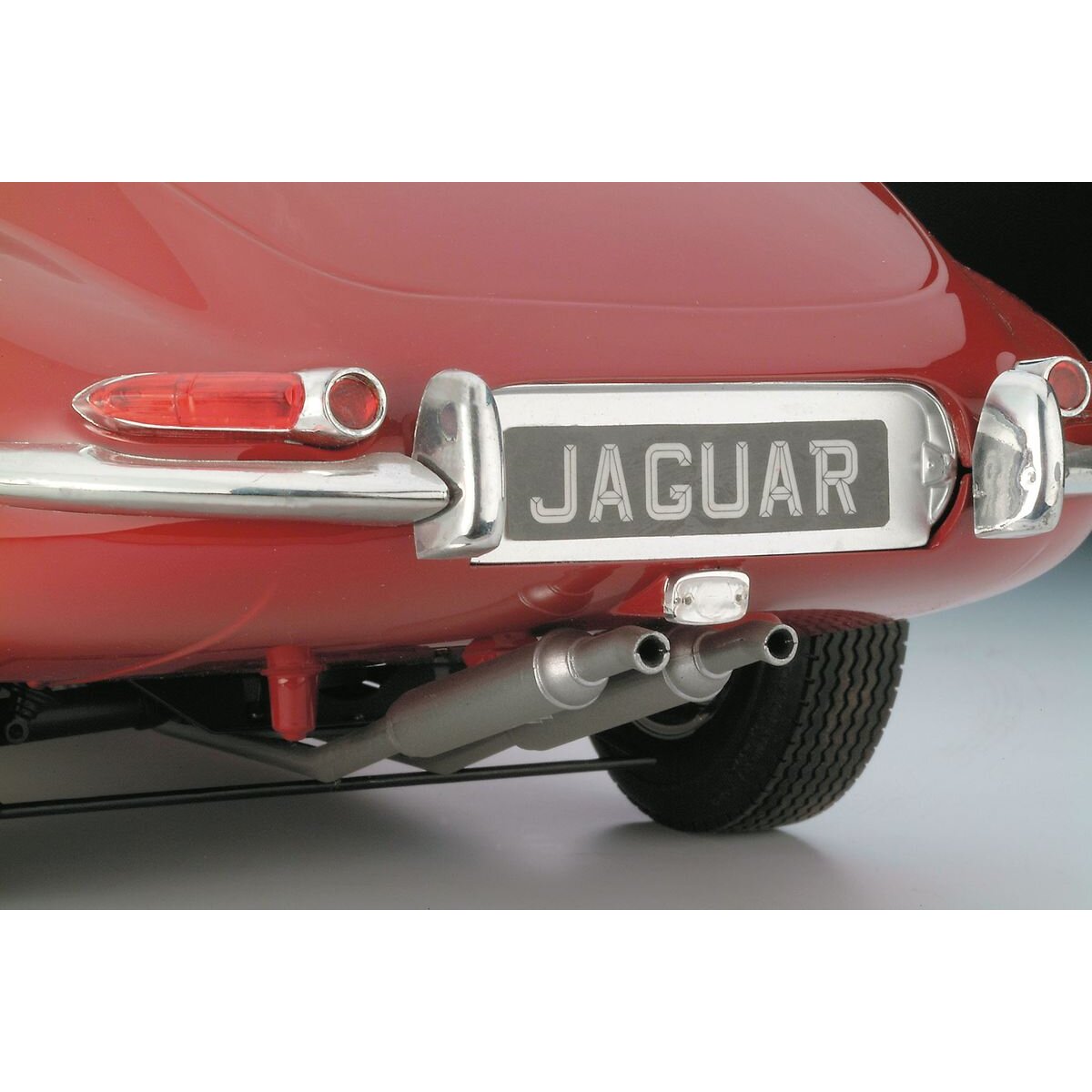 revell-jaguar-e-type--48C1BB514.jpg