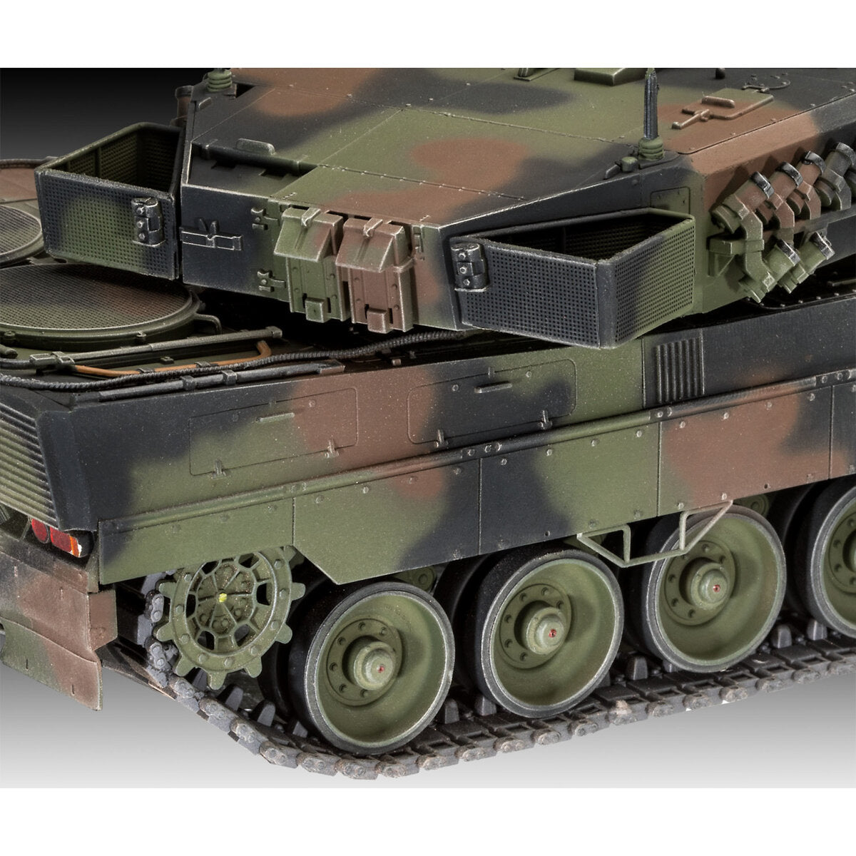 revell-leopard-2-a6m-E72DABCC4.jpg