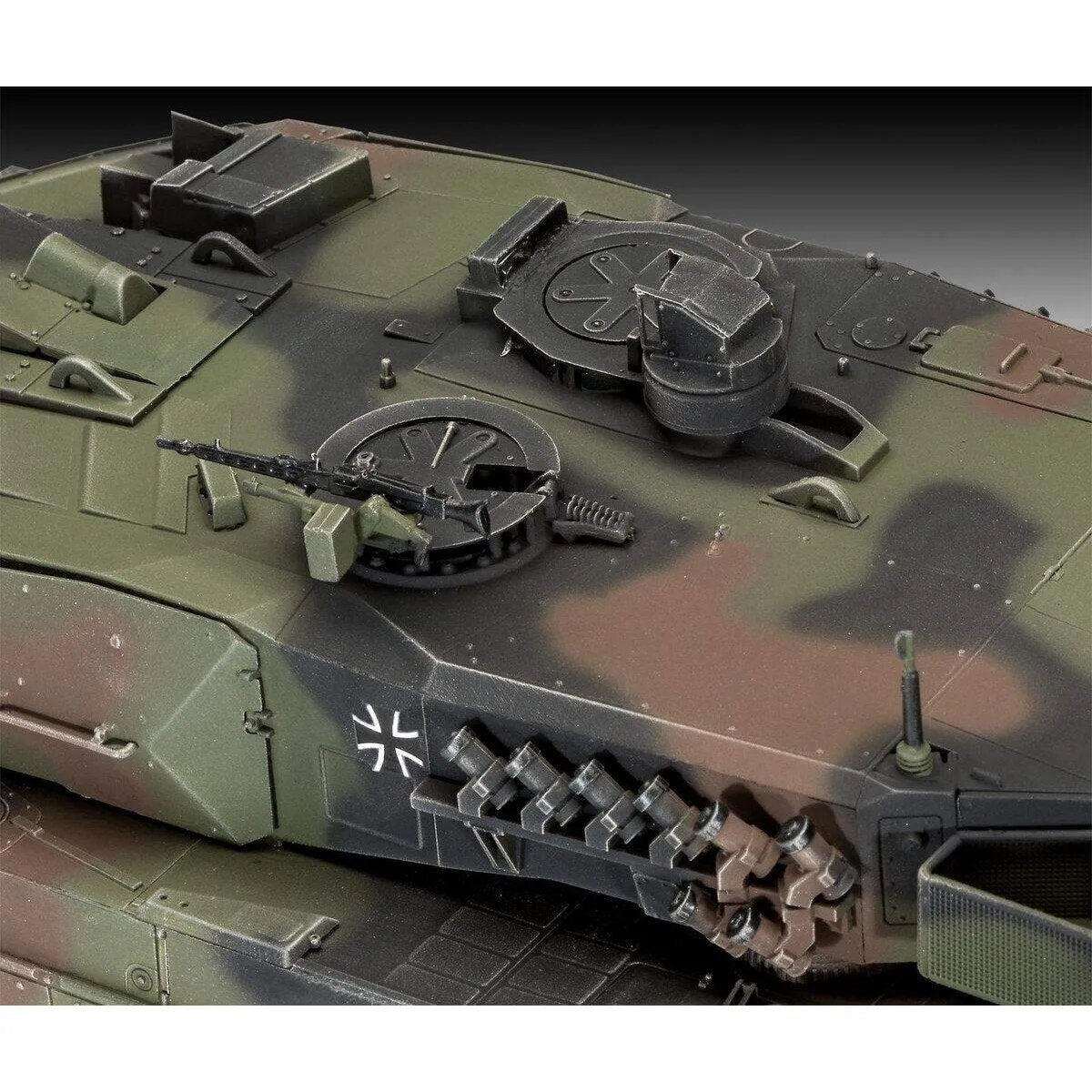revell-leopard-2a6a6nl-135-D9F028484.jpg