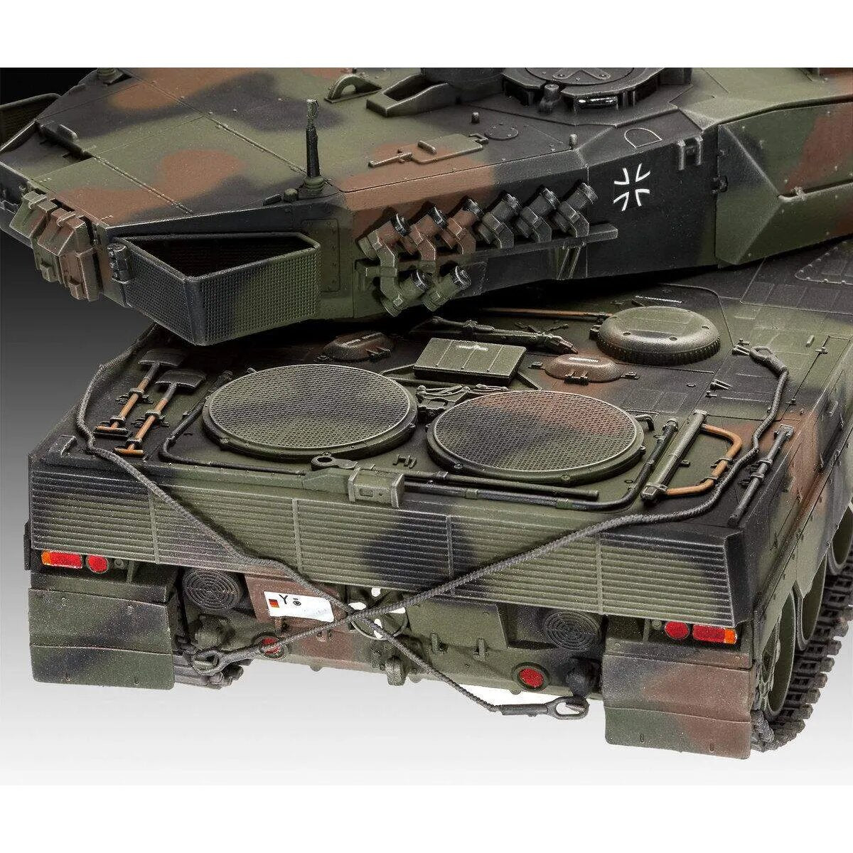 revell-leopard-2a6a6nl-135-D9F028485.jpg