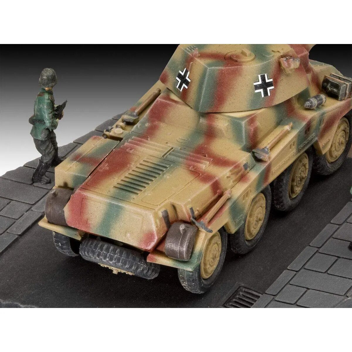 revell-sdkfz-2342-puma-massstab-0D9B6E6D3.jpg