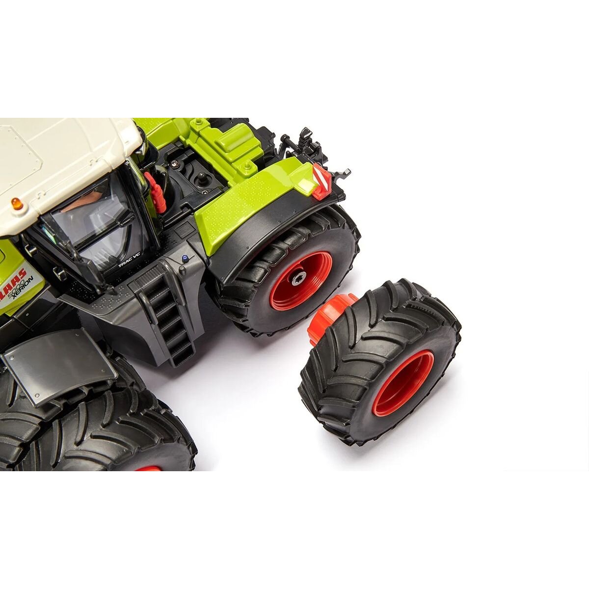 siku-6715-zusatzraeder-fuer-claas-90A8DE102.jpg
